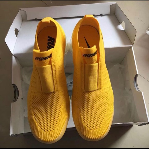 vapormax flyknit moc 2 university gold